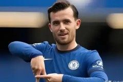 荷兰德佩双响逆转制胜，曼城新援状态低迷，精彩对决回顾