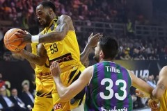 勇士领袖库里闪耀总统山，年轻球员成长助力队史辉煌